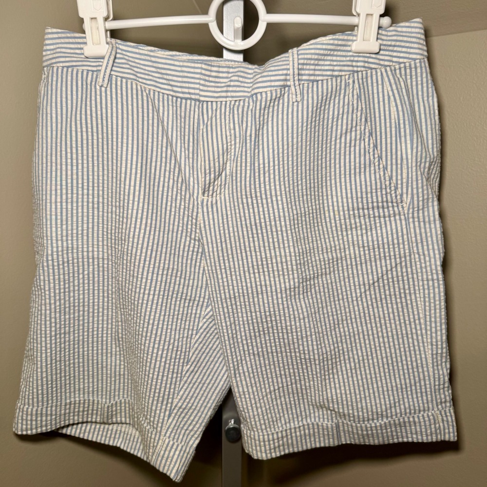 Gap Womens Blue White Striped Seersucker Shorts Cotton Cuffed Size 4